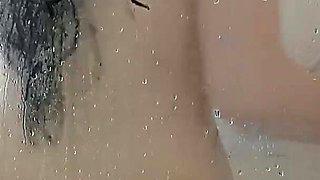 He Fucks Her in the Shower, Delicious Sex with an 18-year-old Woman While She Bathes