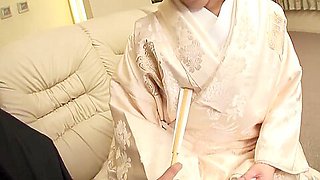 Sexy Japanese girl loves scuking hard cock