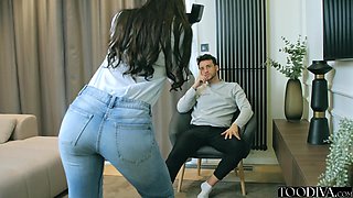 Milan Cheek seduces her client during a photoshoot