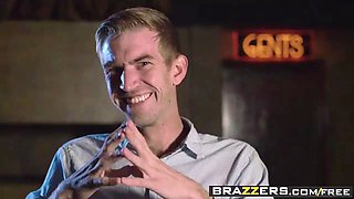 Brazzers - brazzers exxtra - Danny D life on the road (sex parody) scene starring v. bailey and d