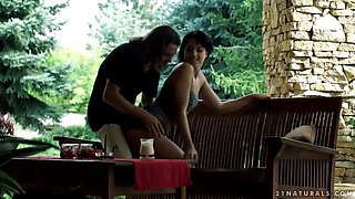 Teen couple fucks in the backyard