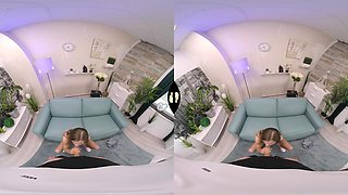 Sarah is Cheating - SqueezeVR