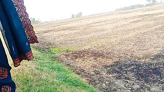 desi bhabhi urineing in the field