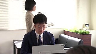 Fbos-007 嵐の夜会社に閉し込められた女上司と二人きり 若宮はすき