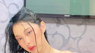 Omege japanese girl with big boobs on cams
