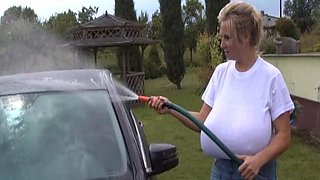 Blonde is flashing her big boobs in the outdoors