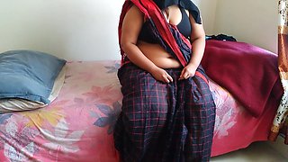 Sexy Aunty Destroyed Pussy on Bed