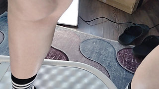 Amateur massage with vibrator, naked brunette. Latina with hairy, big, big ass.