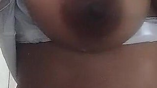 Indian Girl Mona Train Ke Bathroom Me Boobs Dikhate Hue