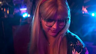 Stepmom Shawna Panofka Gives Me a Sensual Massage & Handjob Happy Ending