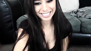 Amateur webcam babe showing her sexual goods