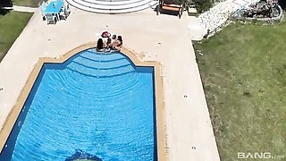 Inna Innaki and Rosa Rosita are enjoying outdoor lesbian sex play