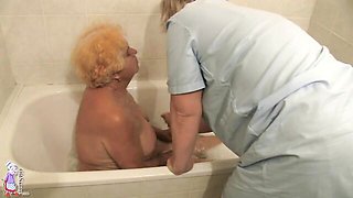 Old ladies Kata and Hermine also love having fun in the bathroom
