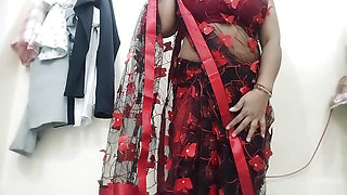 Indian desi Aunty fingering in Pussy or playing with Big boobs in the bedroom