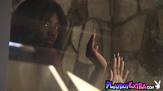 Ebony teenage shows her home and her vagina