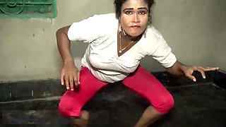 Elegant dancer Bdpriyamodel showcases a steamy routine in 2025