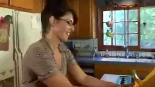 Druuna with glasses fucks in the kitchen