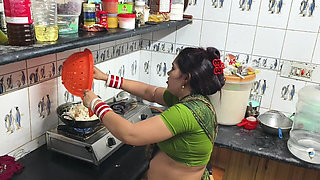 Bihari Hot Saree Wali Bhabhi Fucking with Her Devar in Kitchen Room