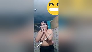 Today Exclusive- Hot Desi Chick Bathing