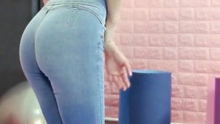 Perfect Thigh Gap Skinny Model Wet Jeans Puffy Cameltoe Round Butt!