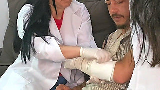 Brazilian Nurses Care for a Patient