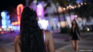 Luna Star: Seduce & Destroy Part 4 With Jmac, Kelsi Monroe, Luna Star - Brazzers