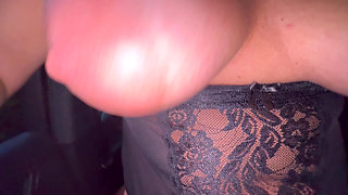 Horny Turkish woman gets fucked in the car and moans sexy