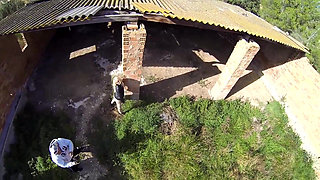 The huge cock of a muscly and tatooed guy breaks the pussy of a sweet blonde