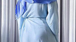 Twerking in my new hijab & abaya! 🧕🏻