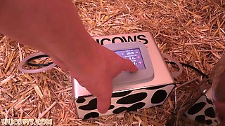 HuCows - Denise Testing The New Machine
