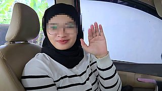 Hijab-wearing school girl Minokiiko has car fun with her sugar daddy
