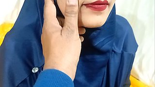 Muslim Desi Bhabhi Jaan Ke Rasil Lips Ko Chus Chus Lal Kar Diya, Muslims Lip Kissing And Fucking