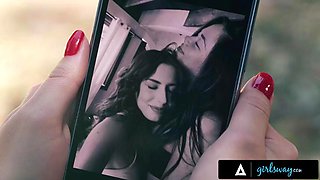 GIRLSWAY - Chanel Camryn Has Romantic Sex With Pretty Scarlett Alexis On Piano - SPANISH SUBTITLES