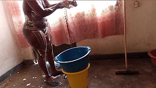 Sugarmommy Bathing After Getting Fucked 6 Rounds