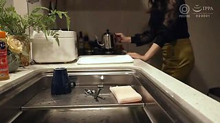 白い美肌の艶やか三十路美女がクンニで快感に溶ける大人のセックス