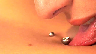 Belly and Navel Worship Between Two Beautiful Girls!