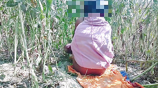 Bengali husband left his wife in the jungle and made her pregnant.desi dehati bhabho ko bhaiya ne gaon ke khet mo bur pela.hindi viral sex video