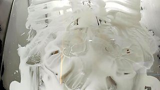 Big boobs, nipple play, mientras se ducha