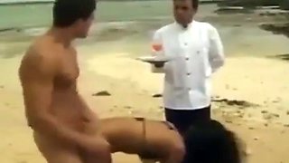 Beautiful and hot rabuda brunette moaning and cumming giving the pussy and the very tasty cousin on the beach
