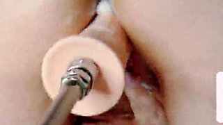 Sex Machine Brought Her to a Big Squirt