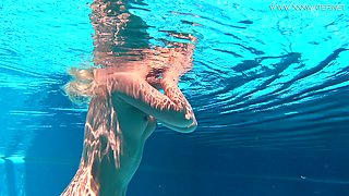 Sexy girl Mary Kalisy shows underwater striptease and masturbates pussy