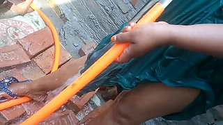 Sadia Is a Very Sexy Girl Shows His Pussy