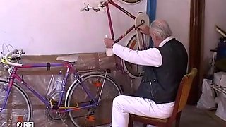 The Horny Bicycle Mechanic Fyck Teen