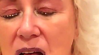 German Grandma Is Getting Hornier and Hornier and Can’t Hold It Back!