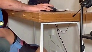 Babyfantasy83 - Un Geek Me Baise Sur Son Bureau Et Me Recouvre Le Visage De Sperme