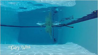 Huge Ass & Legs Slut In Bikini