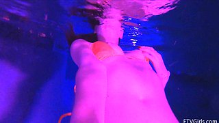 Outdoor fingering in the pool with gorgeous Lily and her friend