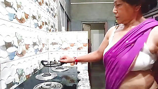 🚫Savita Bhabhi got fiercely with a college friend and took out the water of her