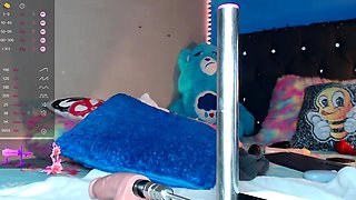 Amateur brunette chick toying her ass and pussy on webcam