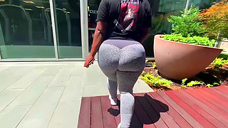 Black girls got cakes for days